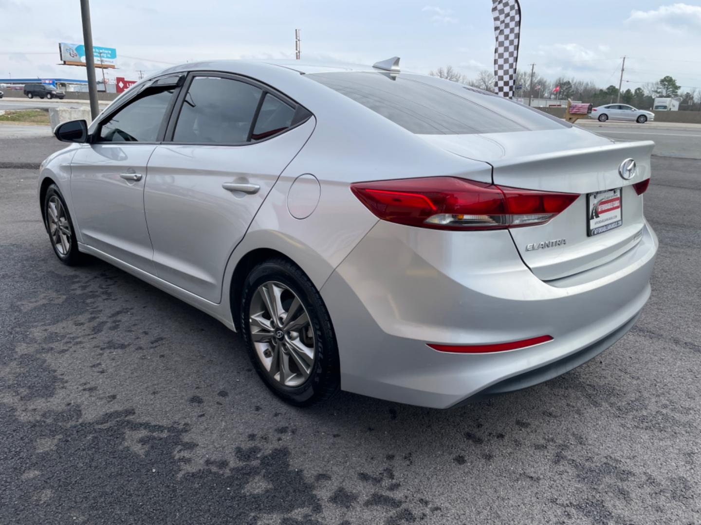 2018 Silver Hyundai Elantra (5NPD84LFXJH) with an 4-Cyl, 2.0 Liter engine, Auto, 6-Spd Shiftronic transmission, located at 8008 Warden Rd, Sherwood, AR, 72120, (501) 801-6100, 34.830078, -92.186684 - Photo#5